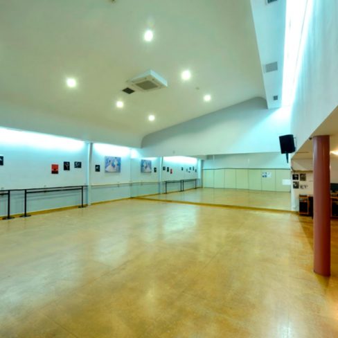 galeria-aulas11-tecnologia-musical-steinberg-cubase-nuendo-waves-audio-mayeusis-composición-canto-piano-jazz-vigo-conservatorio-mayeusis-superior-galicia-formacion-luces de navidad-vigo-abel caballero